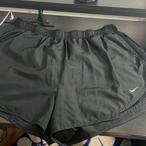 NIKE womens plus size running shorts 2x